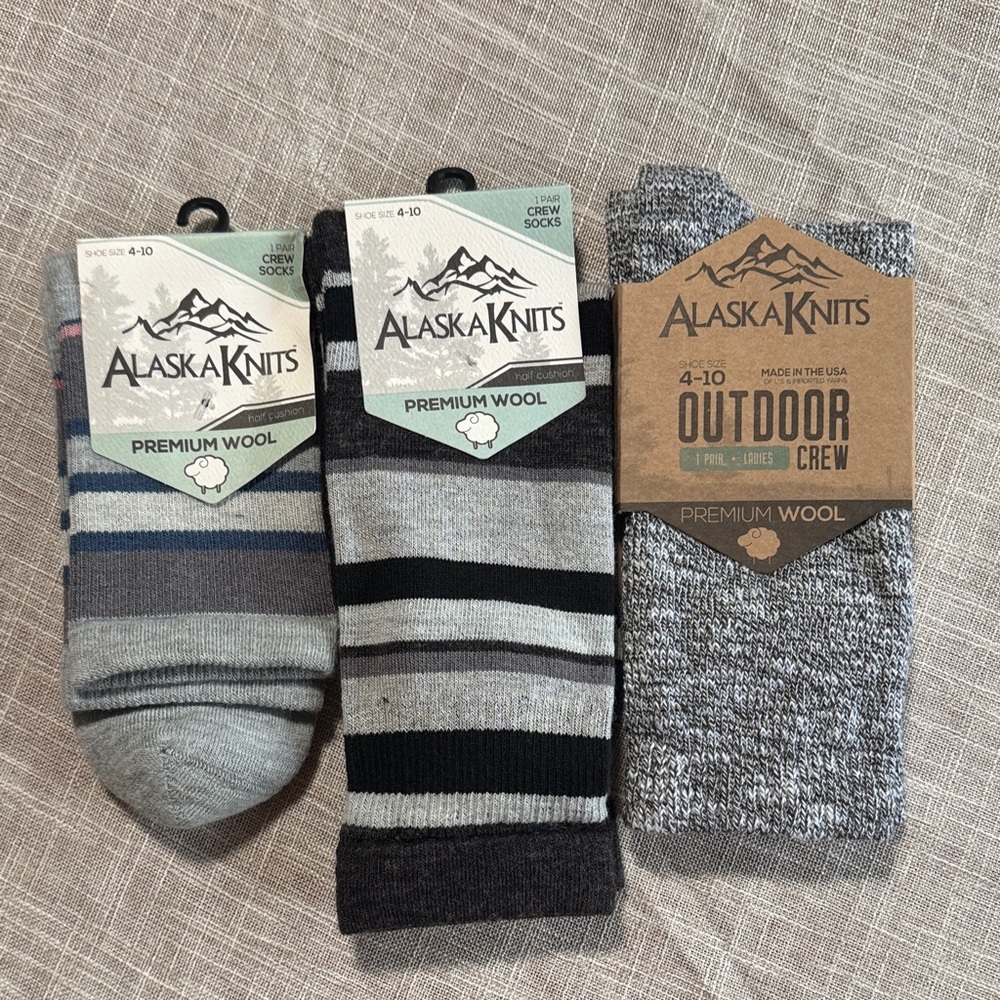 Women's Premium Wool Crew Socks - Gray and Black - 3 Pair  NWT